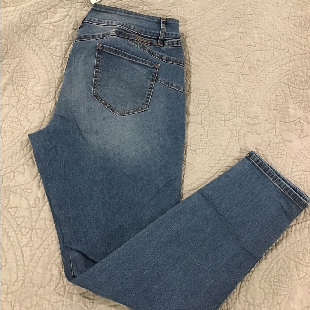 New York and Company Soho Jegging Curve Creator